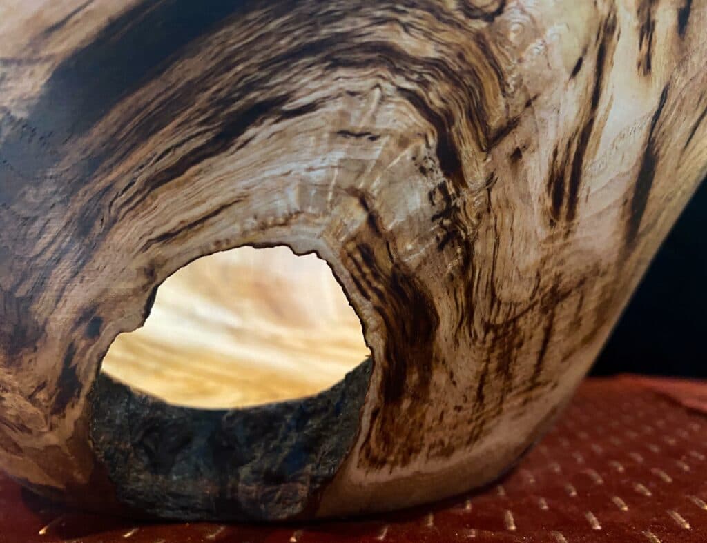 Détail du veinage naturel du bois tourné